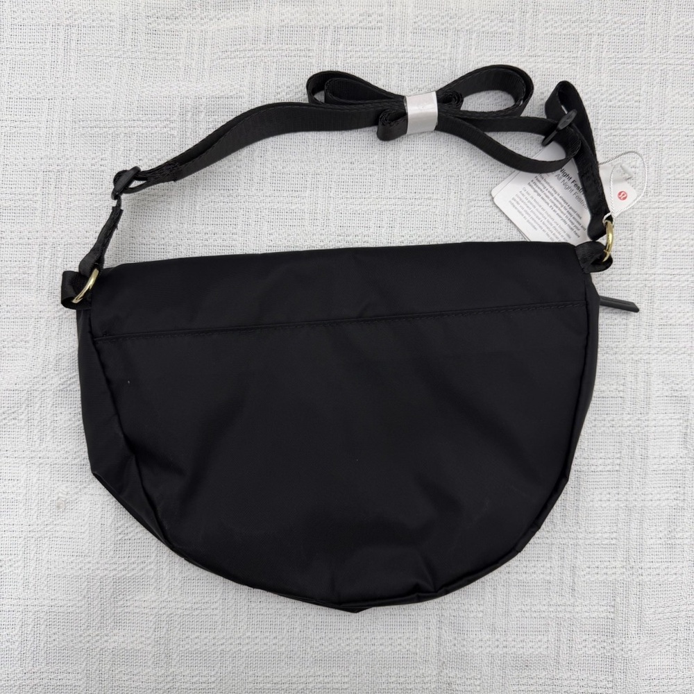 Lululemon athletica Festival Bag 5L • Black/Gold • New - Picture 2 of 6